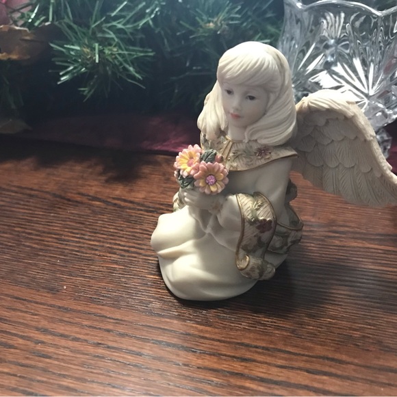 Vintage Sarah’s Angels June Figurine - Picture 2 of 6
